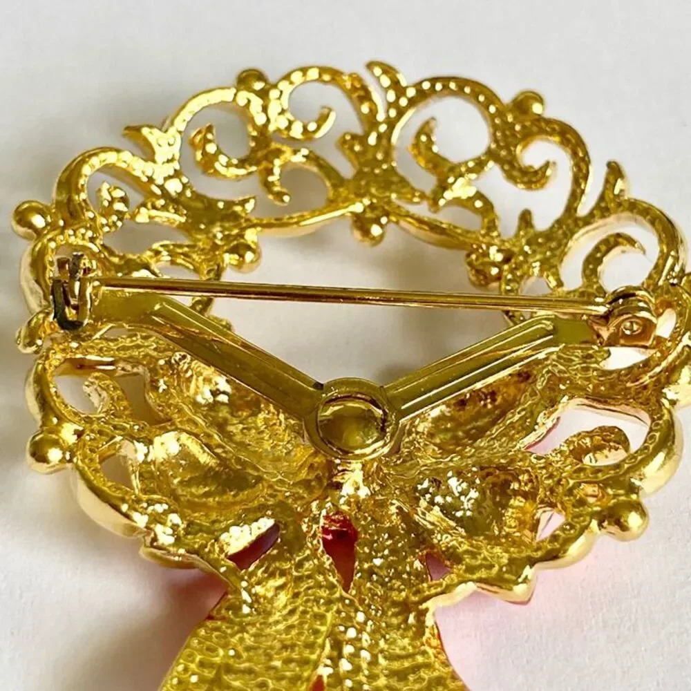 Vintage Christmas Filigree Scroll Wreath Pin Brooch Gold Tone Red Bow JJ Jonette